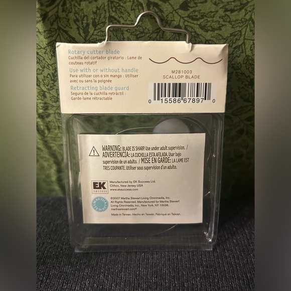 Martha Stewart Crafts Lot: Farm Barn Corner Paper Punch, 2 Rotary Blade Cutters - Picture 8 of 8